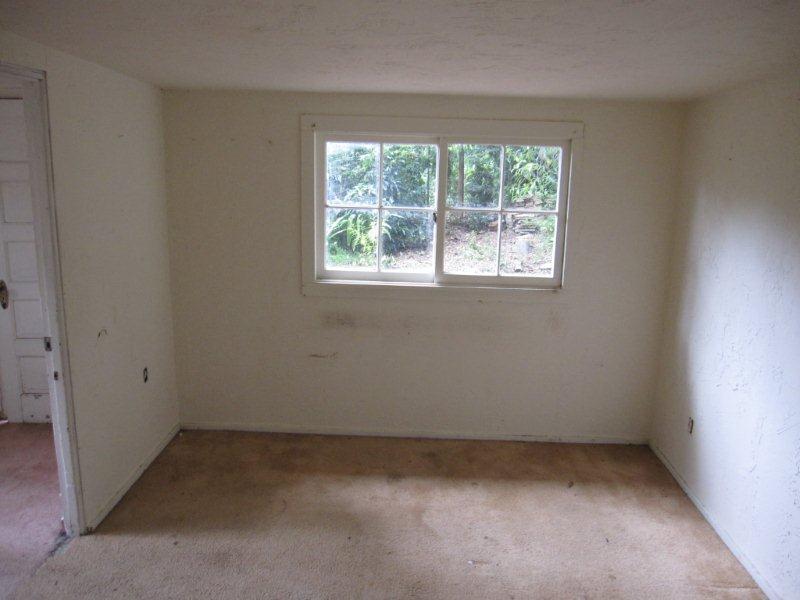 129 Sheffield Drive Santa Barbara, CA 93108 - Photo 8 of 9 an empty room with a window