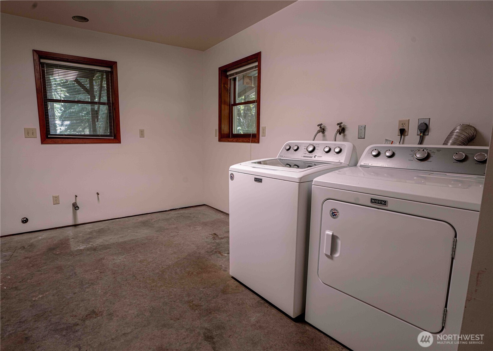 293154 Highway 101 Quilcene, WA 98376 - Photo 20 of 40 a utility room with dryer and washer