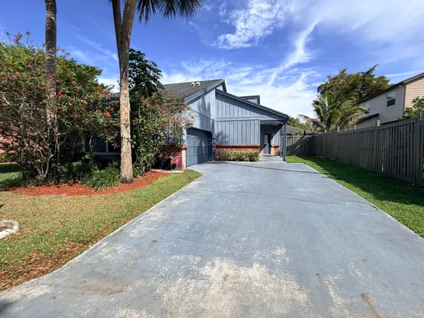 $3,900 | 6657 Stratford Drive, Parkland, FL 33067