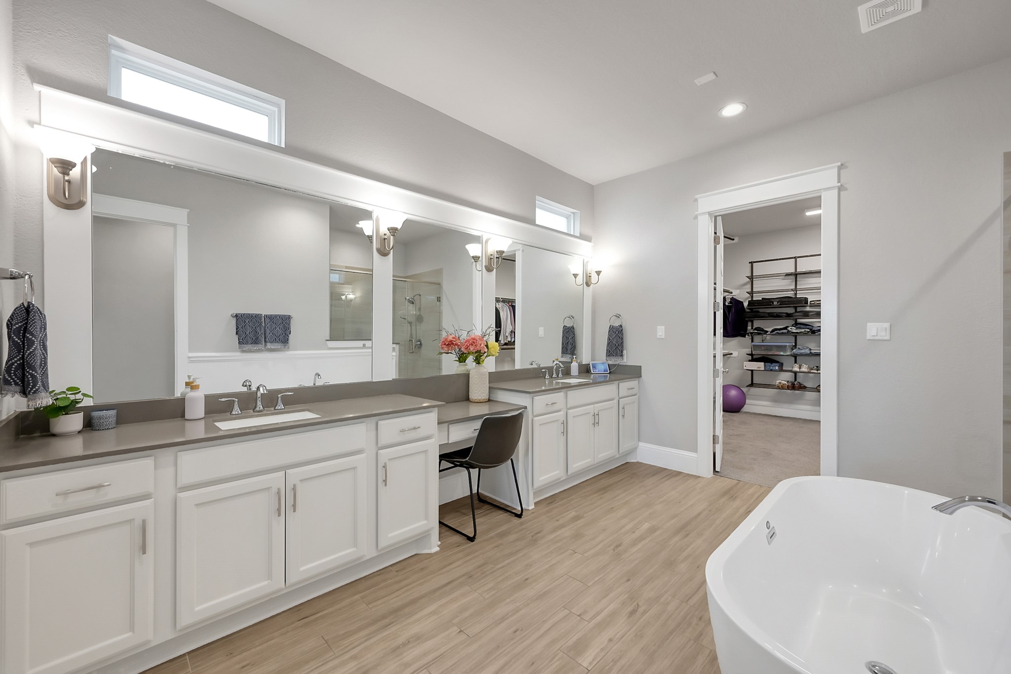 2223 Pintail Lane Conroe, TX 77384 - Photo 15 of 39 Beautiful En Suite