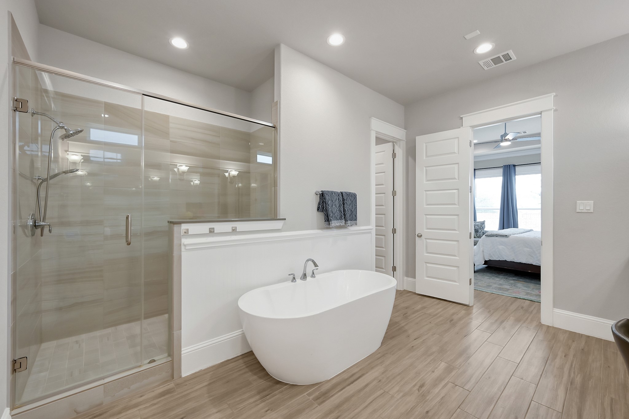 2223 Pintail Lane Conroe, TX 77384 - Photo 16 of 39 Deep Soaking Tub with large shower