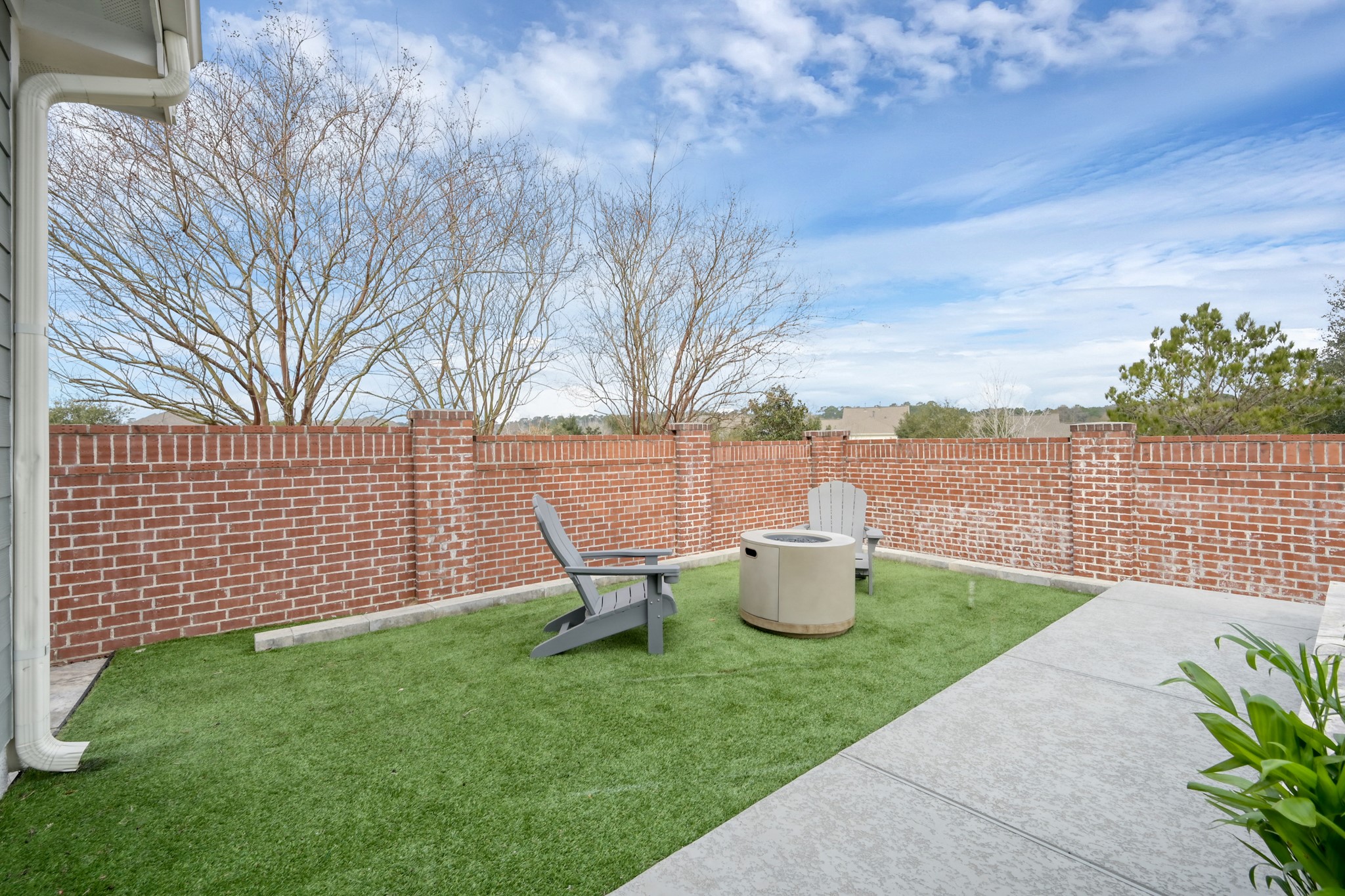 2223 Pintail Lane Conroe, TX 77384 - Photo 30 of 39 Low Maintenance Artificial Grass