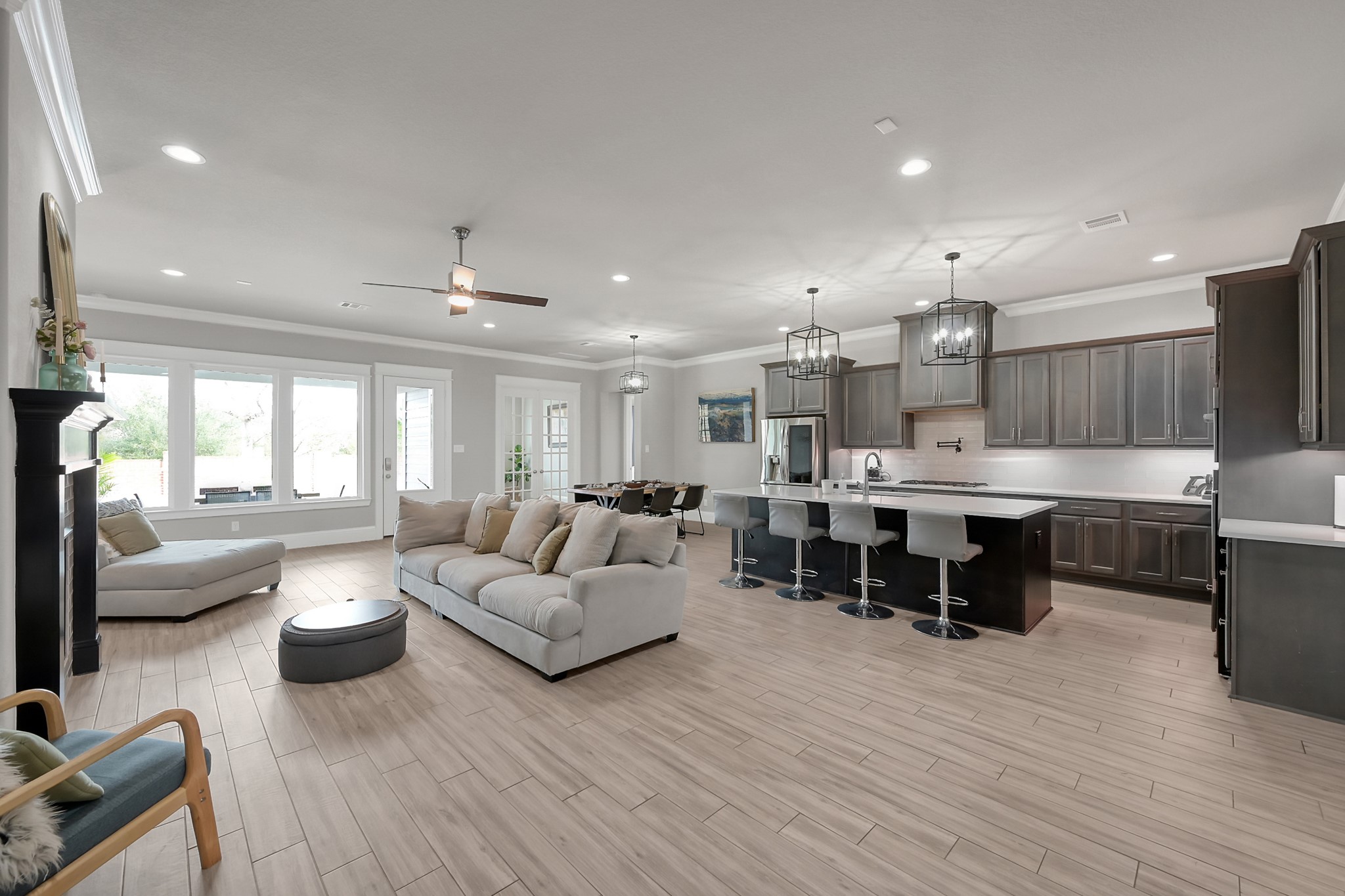 2223 Pintail Lane Conroe, TX 77384 - Photo 5 of 39 A Beautiful Great Room, great for gatherings.