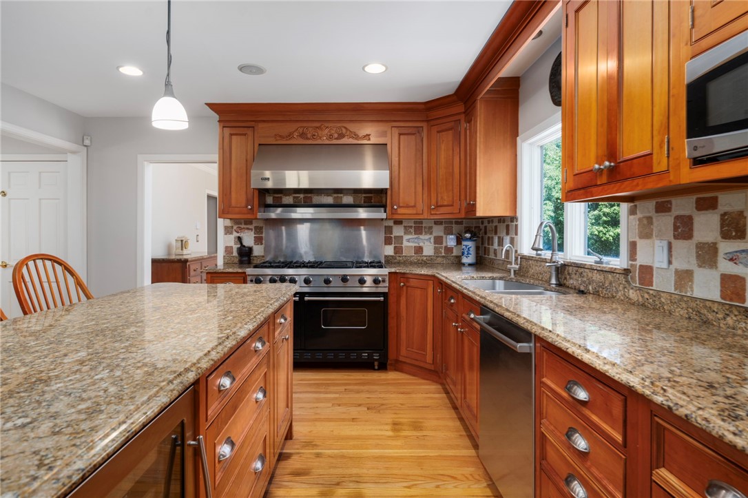 1 Pierce Court Barrington, RI 02806 - Photo 9 of 45