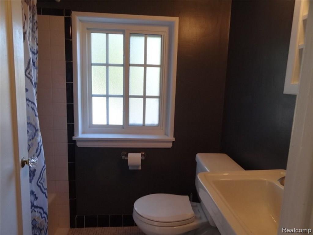 8511 Harding Center Line, MI 48015 - Photo 10 of 13