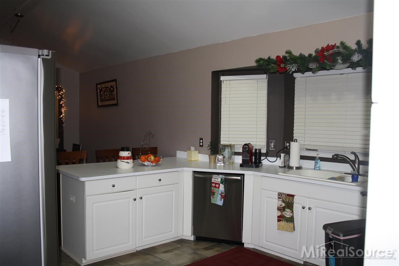 1012 River Mist Drive Rochester, MI 48307 - Photo 7 of 25