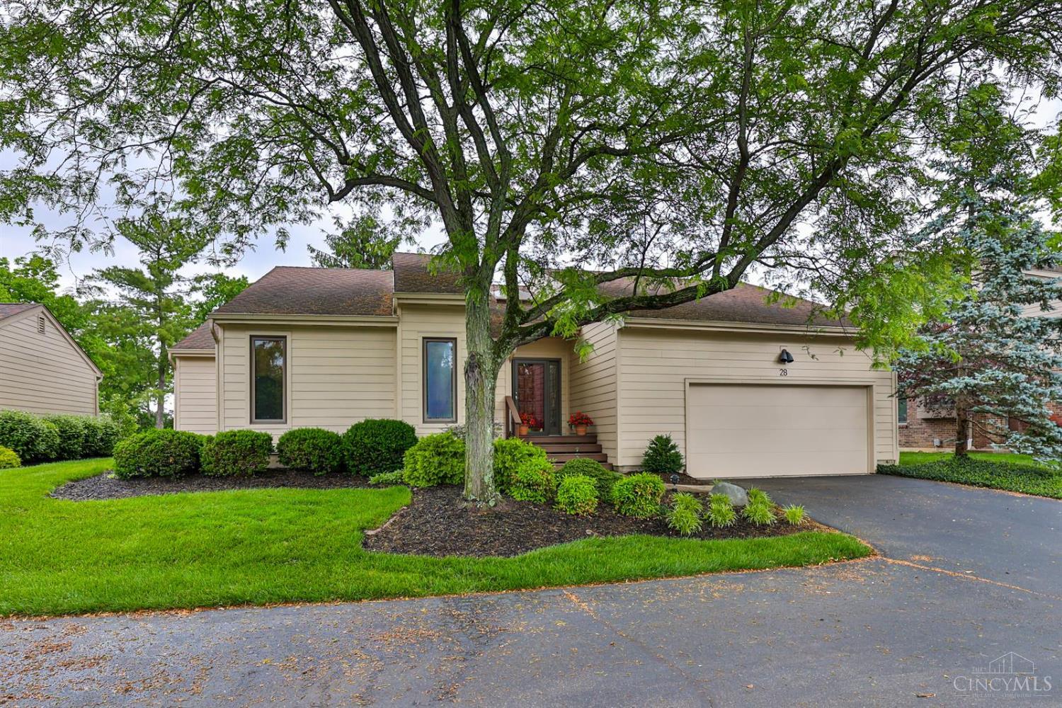 28 Carpenters Ridge Blue Ash, OH 45241 - Photo 2 of 40