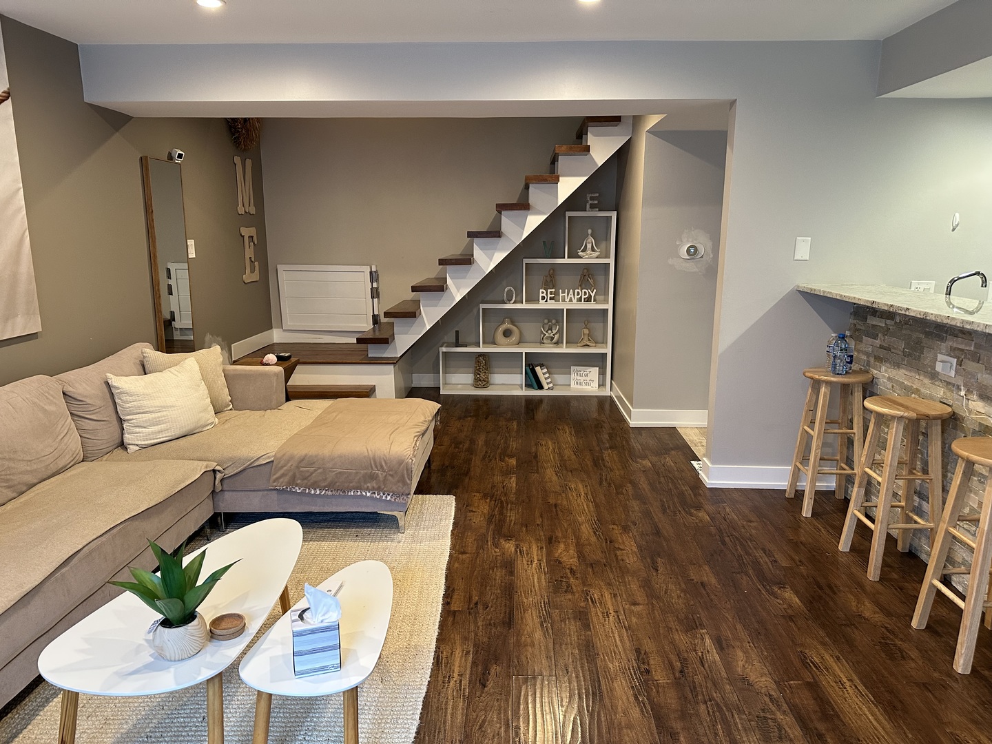 9830 Sayre Avenue, Unit 13 Chicago Ridge, IL 60415 - Photo 5 of 34 a living room with furniture and a wooden floor