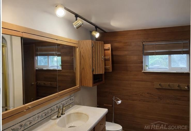 3285 Spring Meadow Drive Rochester, MI 48306 - Photo 14 of 22 50199829-bb0c02cd-e9e8-42e2-864d-7bc732745292.JPG