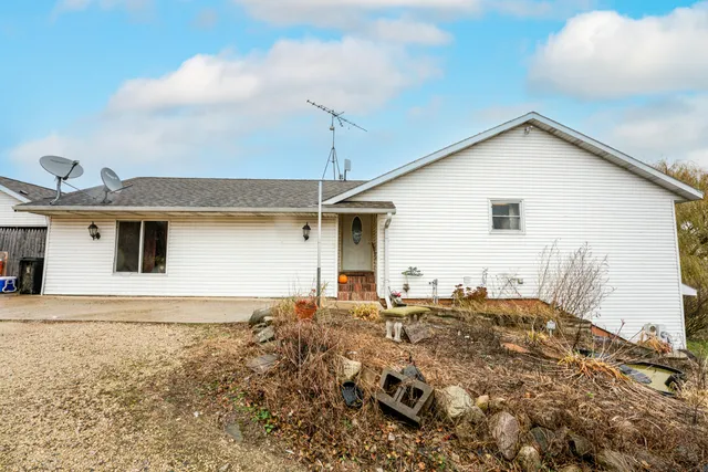 $350,000 | W8320 Springwood Lane, Delavan, WI 53115