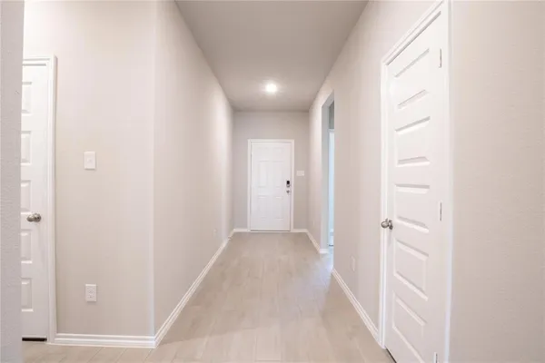 $2,100 | 951 Hurstwood Drive, Van Alstyne, TX 75495