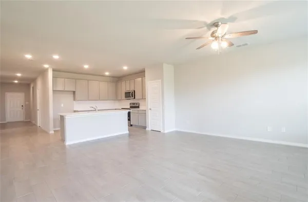 $2,100 | 951 Hurstwood Drive, Van Alstyne, TX 75495