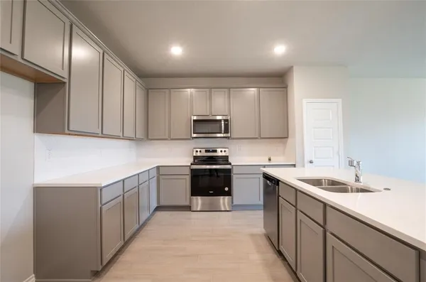 $2,100 | 951 Hurstwood Drive, Van Alstyne, TX 75495