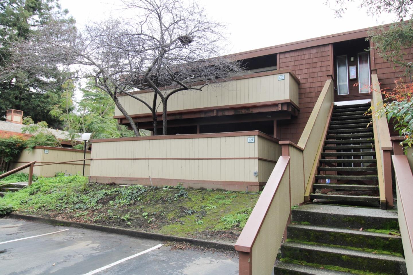 500 West Middlefield Road, Unit 122 Mountain View, CA 94043 - Photo 1 of 1 a view of a backyard with of plants