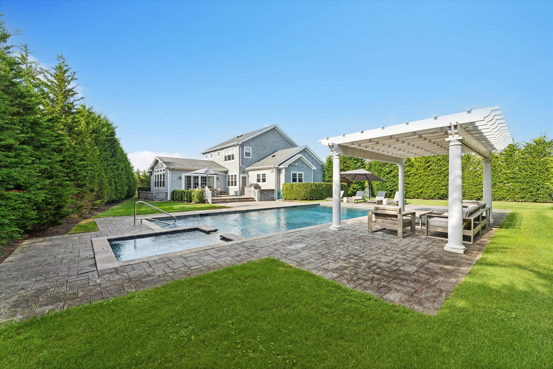 1 Fall Court Southampton, NY 11968 - Photo 1 of 29