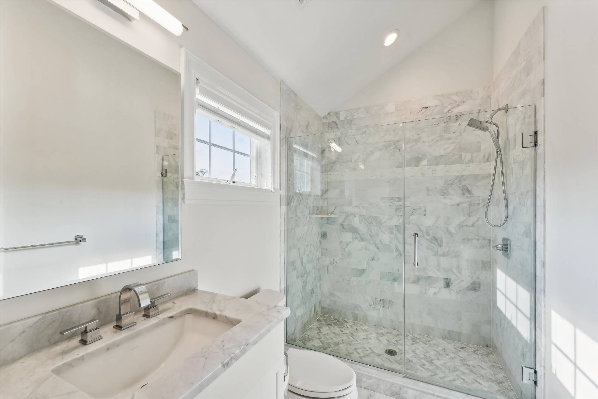 1 Fall Court Southampton, NY 11968 - Photo 16 of 29