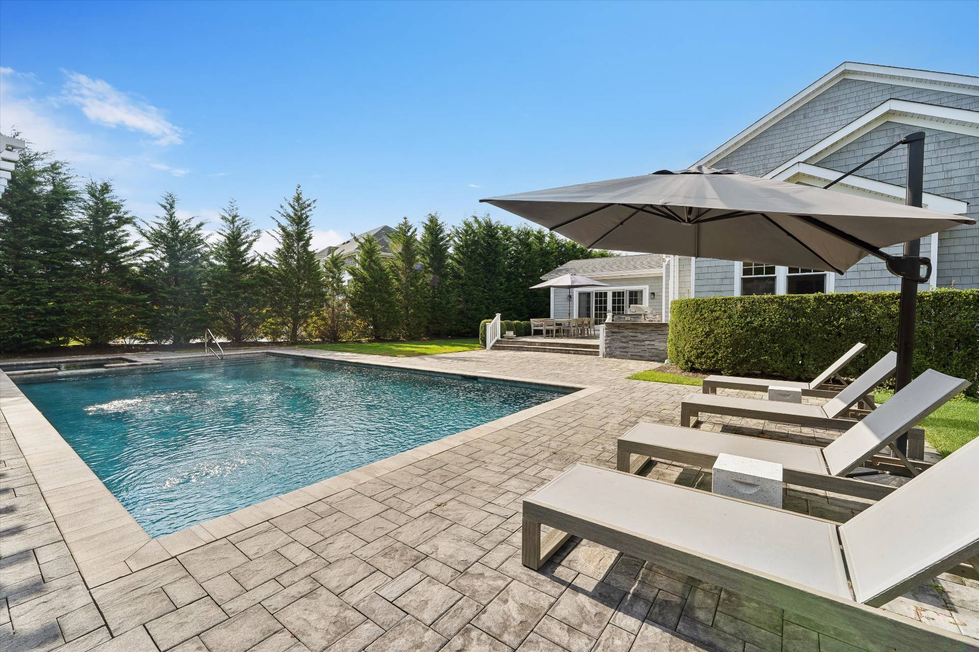 1 Fall Court Southampton, NY 11968 - Photo 2 of 29