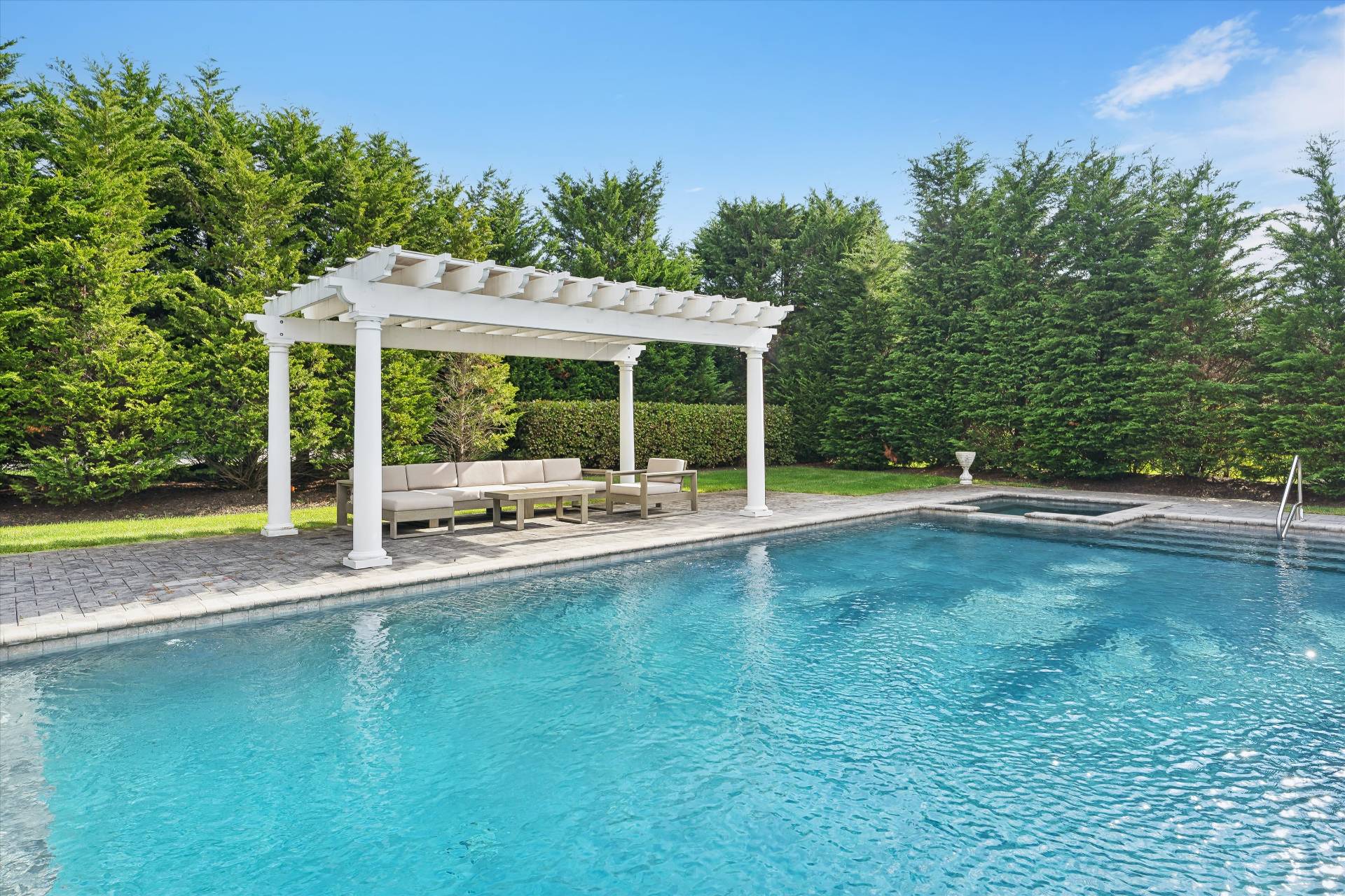 1 Fall Court Southampton, NY 11968 - Photo 28 of 29