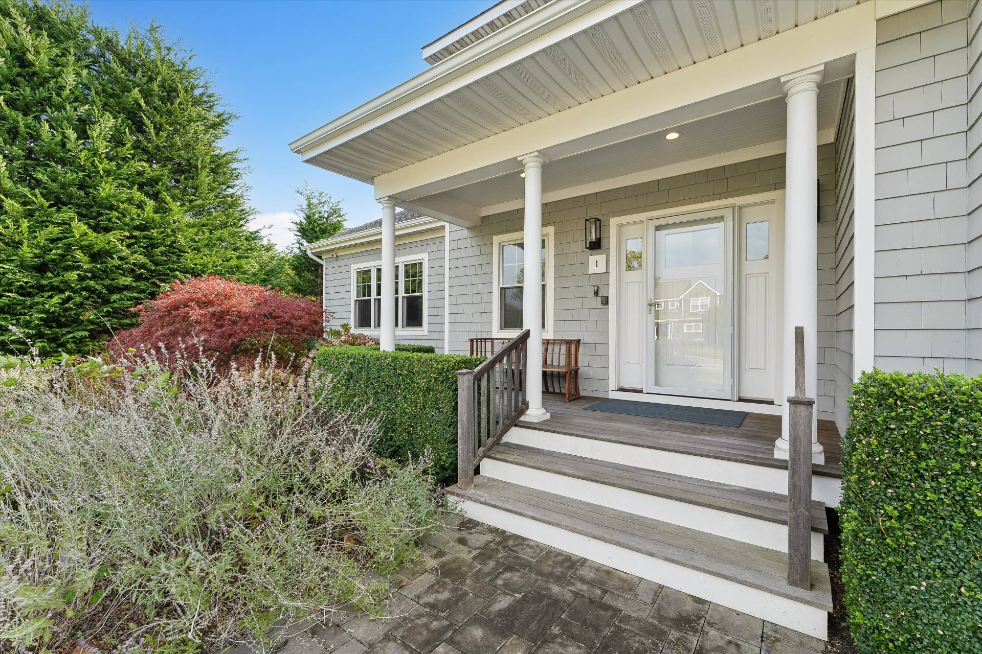 1 Fall Court Southampton, NY 11968 - Photo 4 of 29