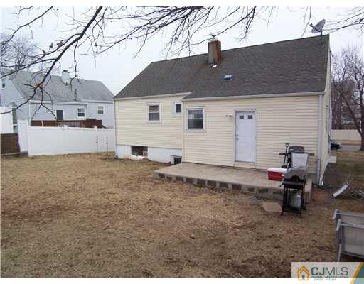 8 Farmingdale Road Fords, NJ 08863 - Photo 8 of 15 a backyard of a house with a table and chairs