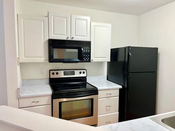 $2,200 | 352 Sandpiper Drive, Unit G, Mount Pleasant, SC 29464