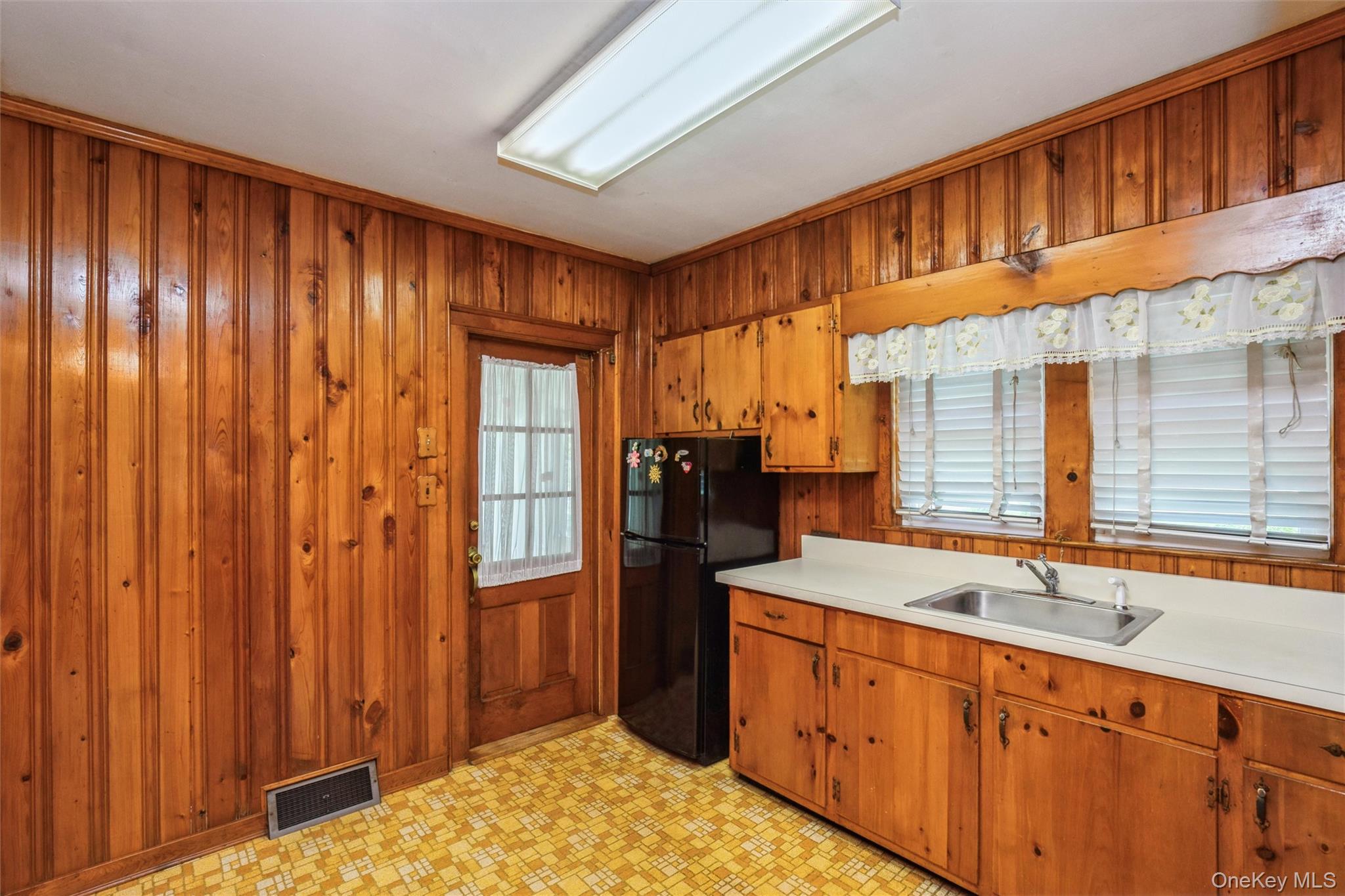 10 Laurel Road Ronkonkoma, NY 11779 - Photo 7 of 21 a kitchen with refrigerator and sink