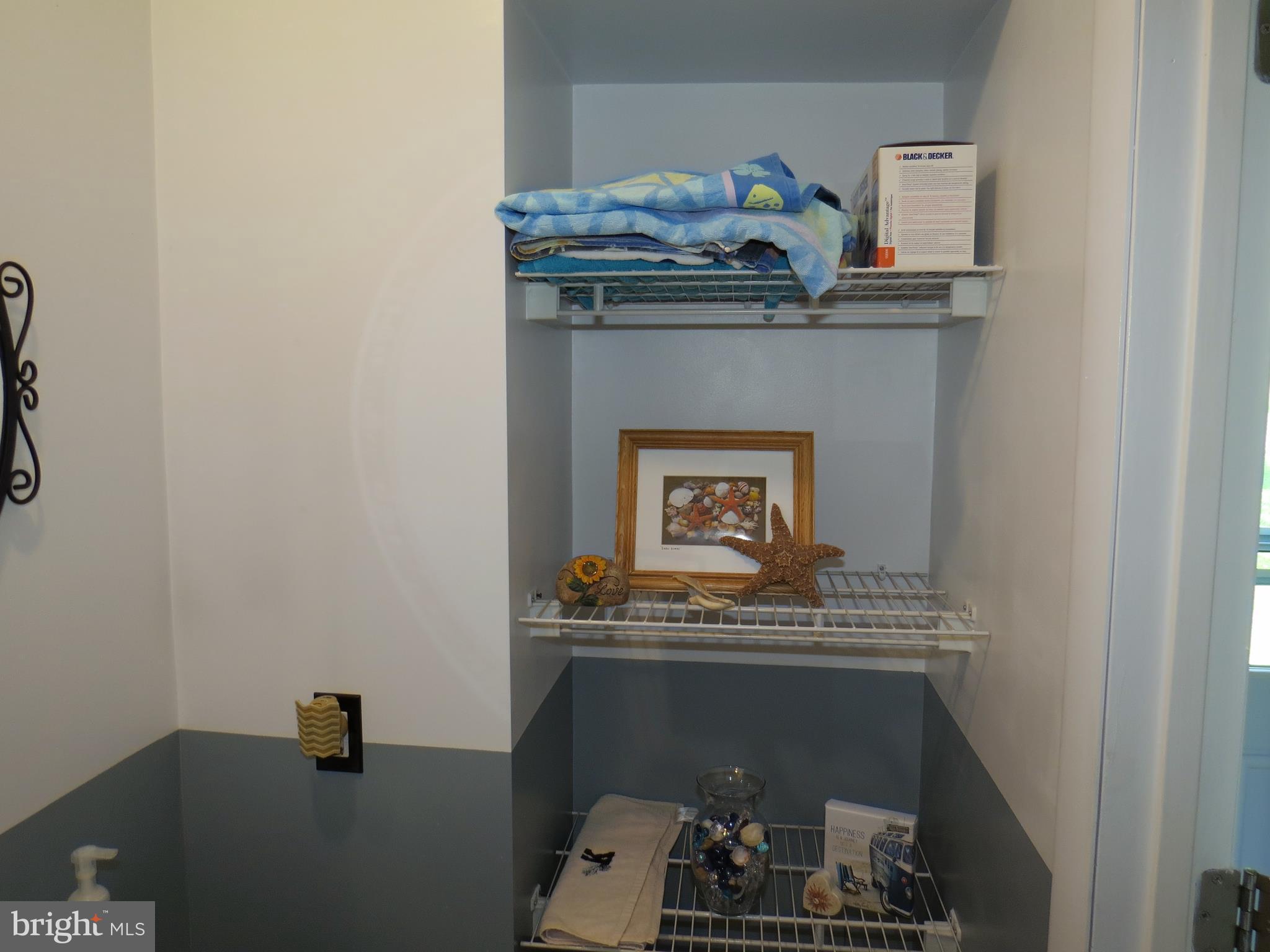 3165 Falls Road Hampstead, MD 21074 - Photo 24 of 30 a shelf with books and knick knacks on it