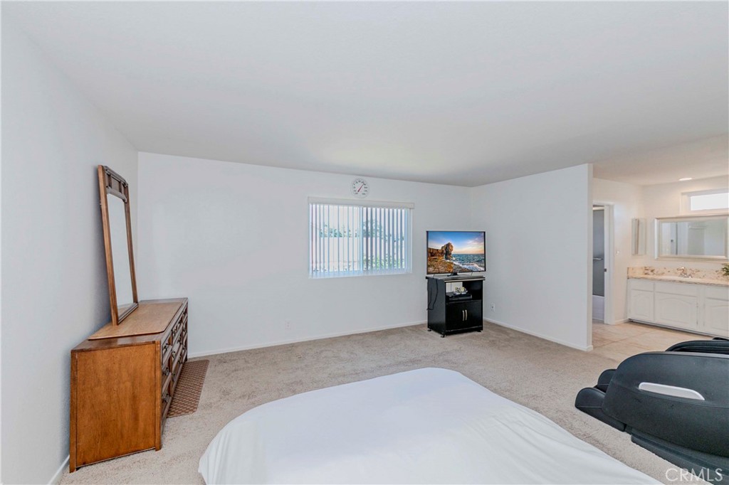 2401 El Portal Way Oxnard, CA 93035 - Photo 15 of 37