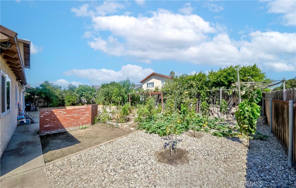 2401 El Portal Way Oxnard, CA 93035 - Photo 28 of 37