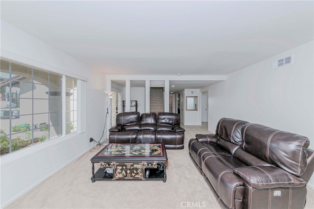 2401 El Portal Way Oxnard, CA 93035 - Photo 4 of 37