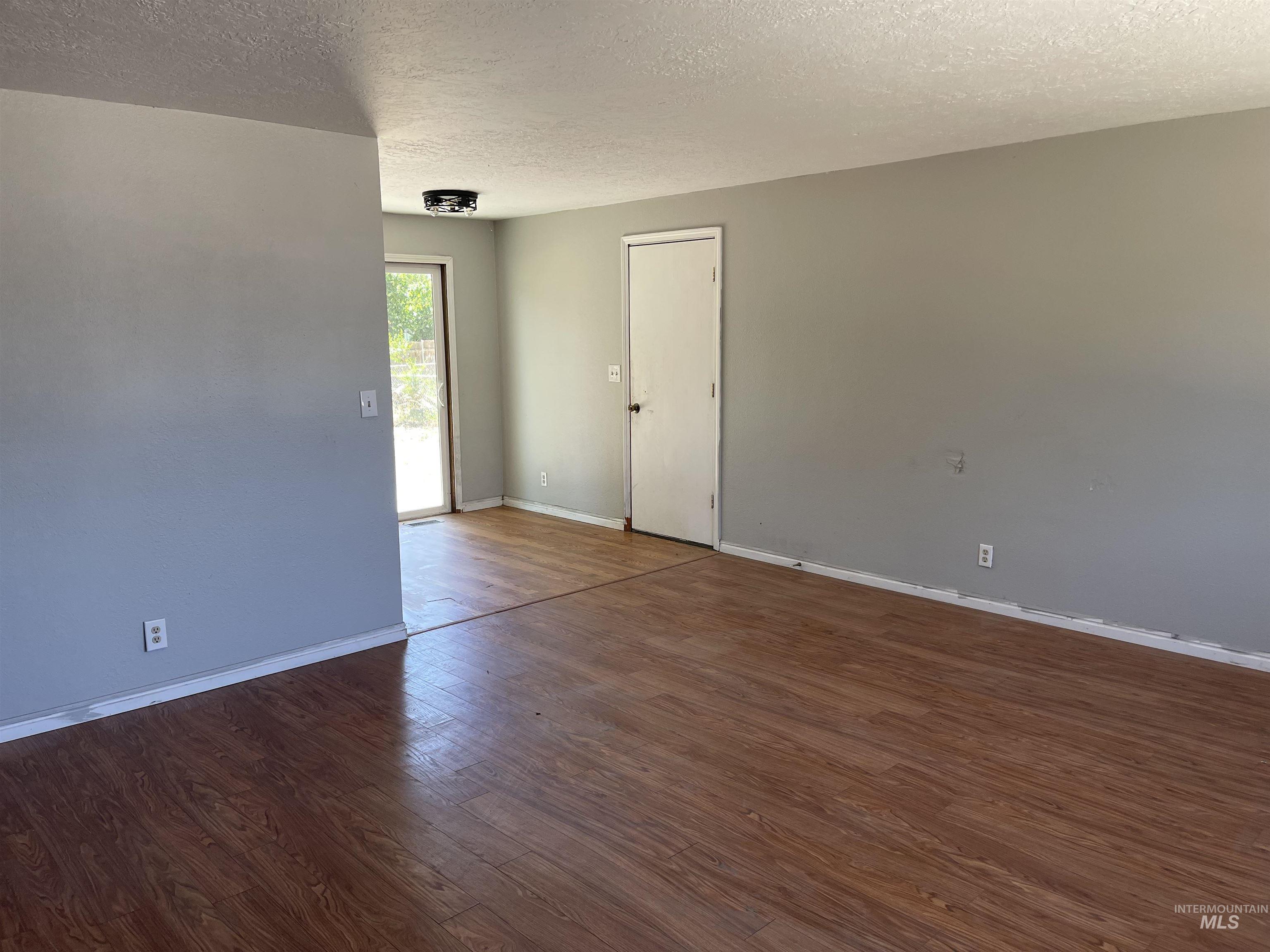 511 Chestnut Street Mountain Home, ID 83647 - Photo 2 of 13