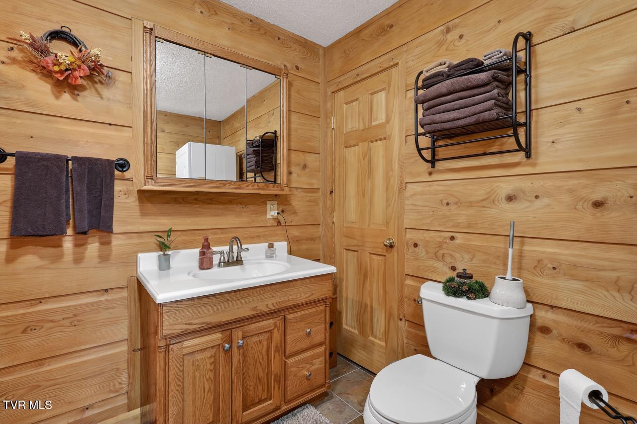 12138 Dettor Road Bristol, VA 24202 - Photo 29 of 52 IMG_2334