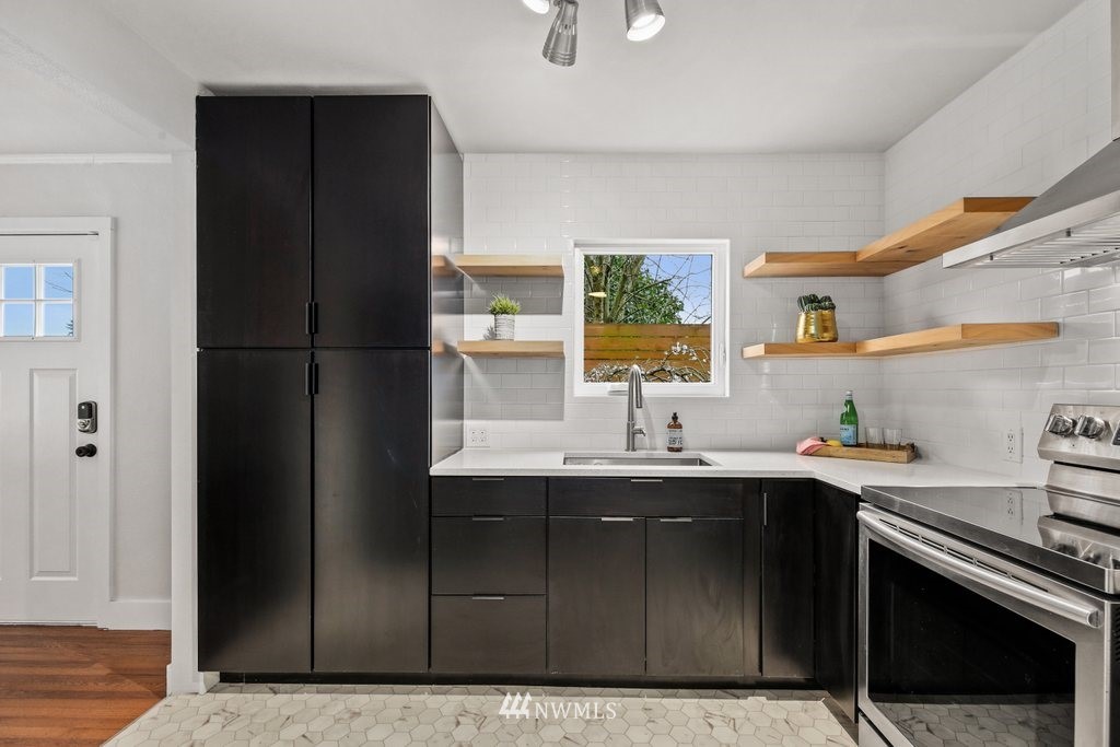 3115 Southwest Roxbury Street Seattle, WA 98126 - Photo 7 of 25 Gallery Image 7