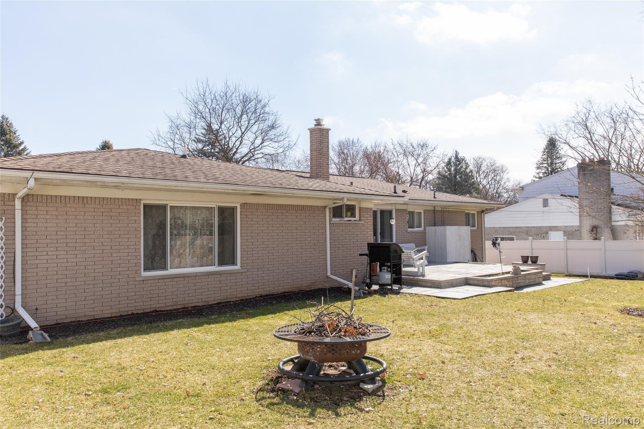 814 Wilwood Road Rochester, MI 48309 - Photo 49 of 57 Room for fire pit too!