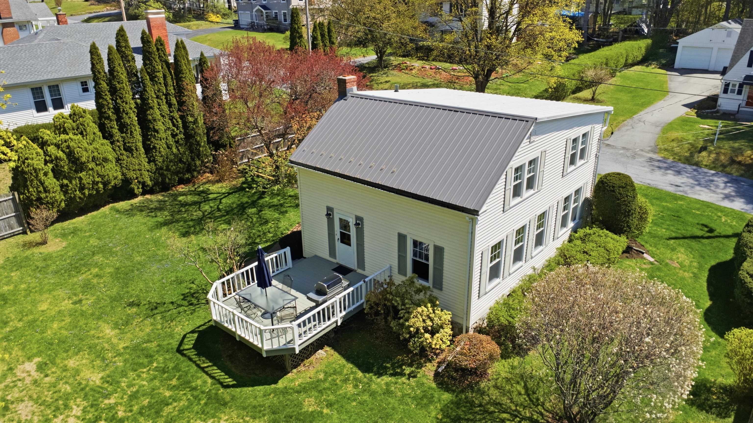 302 Prospect Street Bennington, VT 05201 - Photo 3 of 34