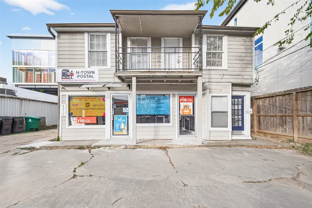 a house view with outdoor space
