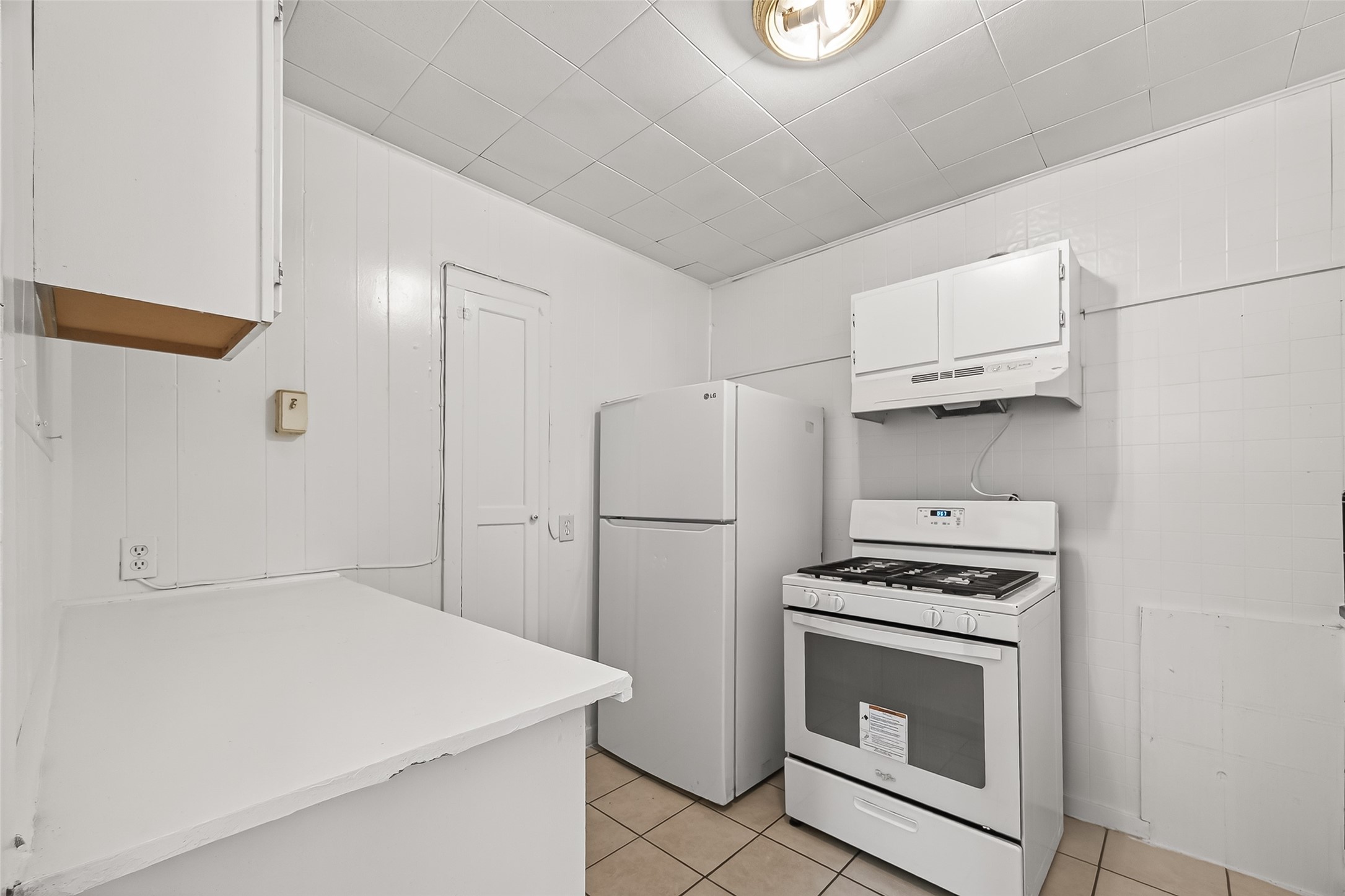 4212 Woodhead Street, Unit 2 Houston, TX 77098 - Photo 10 of 26 a kitchen with a stove a washer and dryer