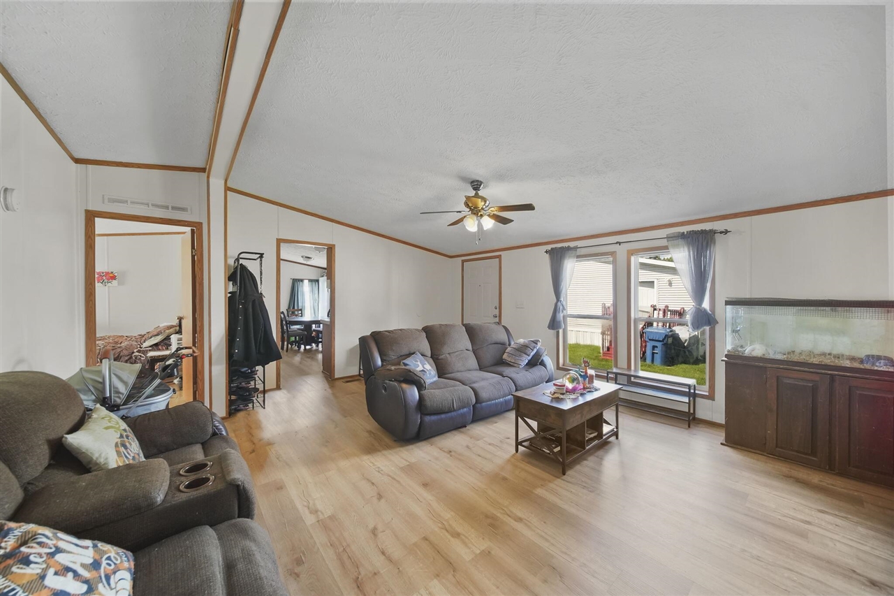 243 Kirk Adrian, MI 49221 - Photo 6 of 26