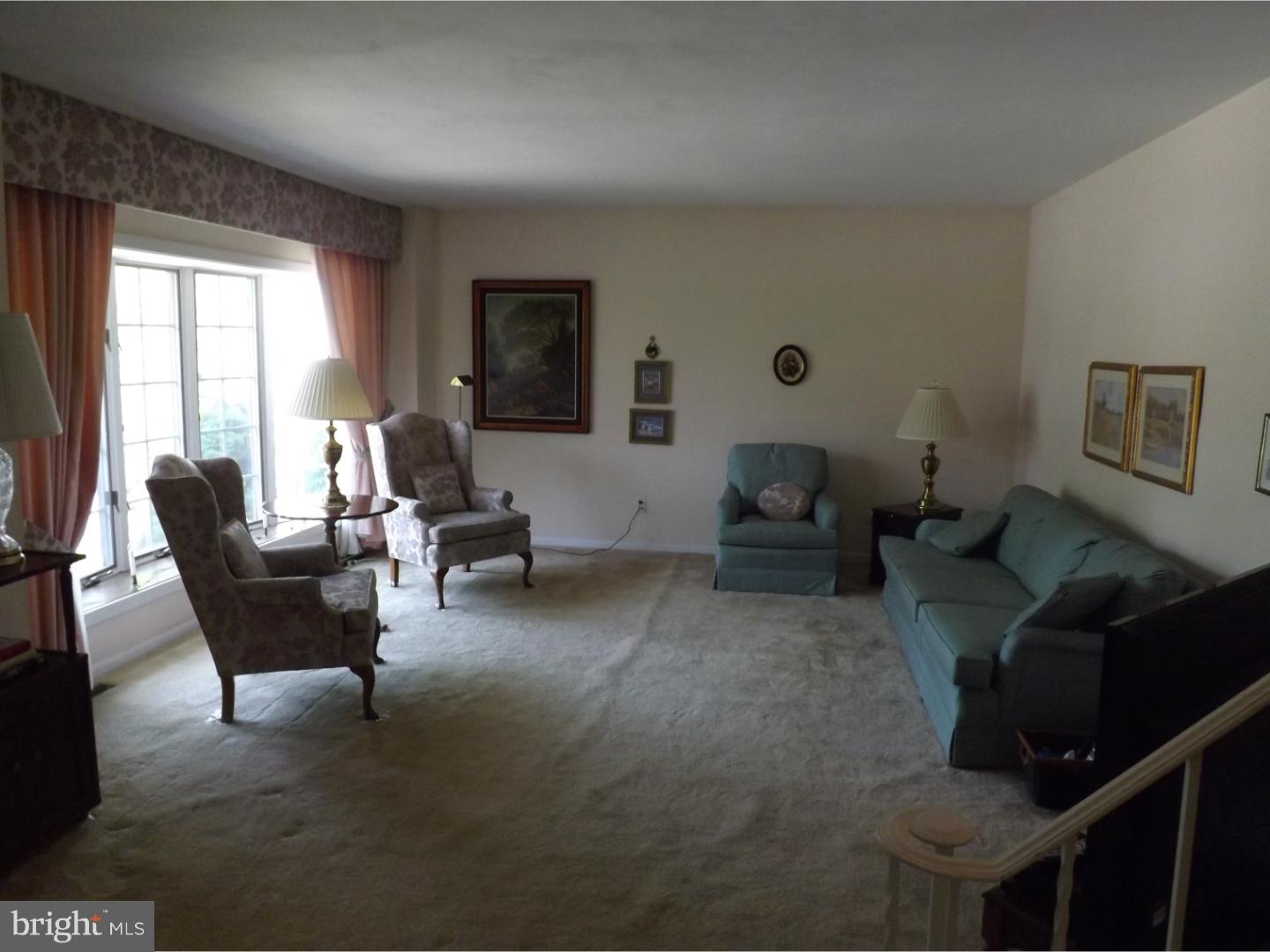 206 Dubois Road Glassboro, NJ 08028 - Photo 6 of 17 Living Room