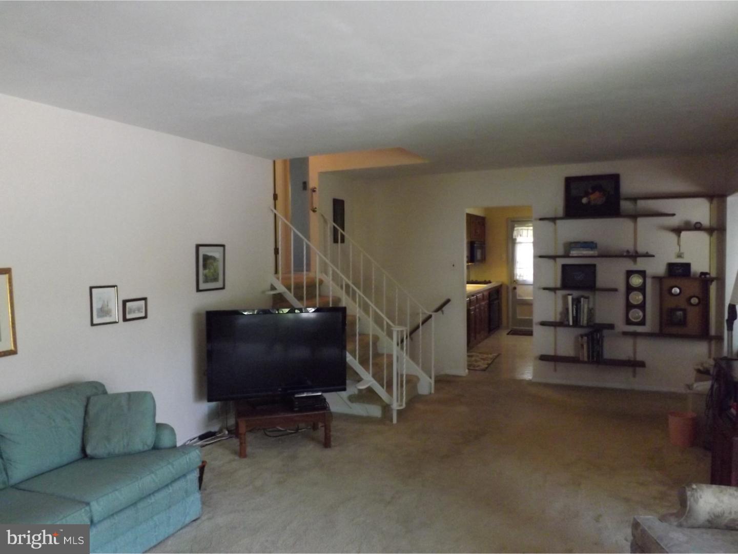 206 Dubois Road Glassboro, NJ 08028 - Photo 7 of 17 Living Room