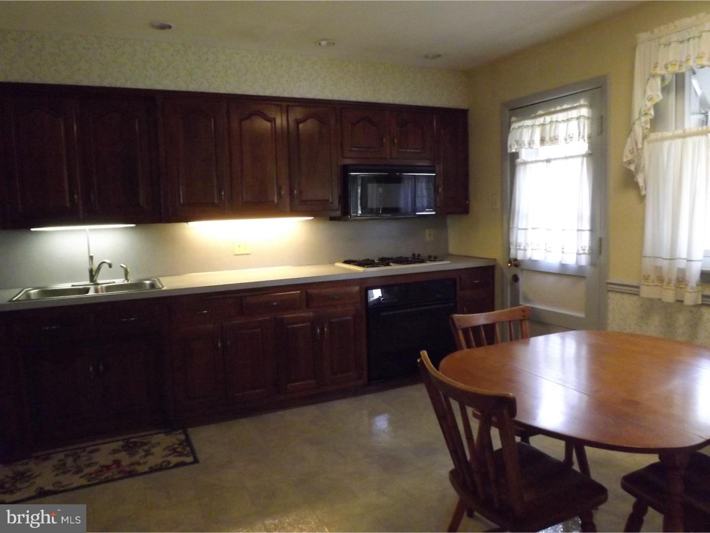206 Dubois Road Glassboro, NJ 08028 - Photo 9 of 17 Kitchen