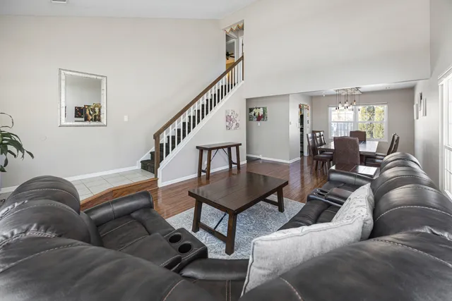 $499,000 | 1300 Chatsworth Lane, Hoffman Estates, IL 60169