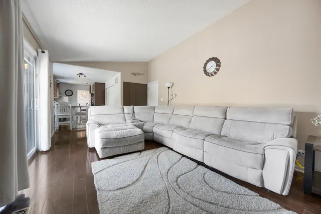 $499,000 | 1300 Chatsworth Lane, Hoffman Estates, IL 60169