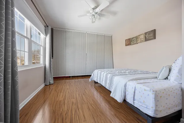 $499,000 | 1300 Chatsworth Lane, Hoffman Estates, IL 60169