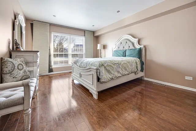 $499,000 | 1300 Chatsworth Lane, Hoffman Estates, IL 60169