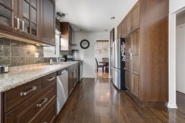 $499,000 | 1300 Chatsworth Lane, Hoffman Estates, IL 60169