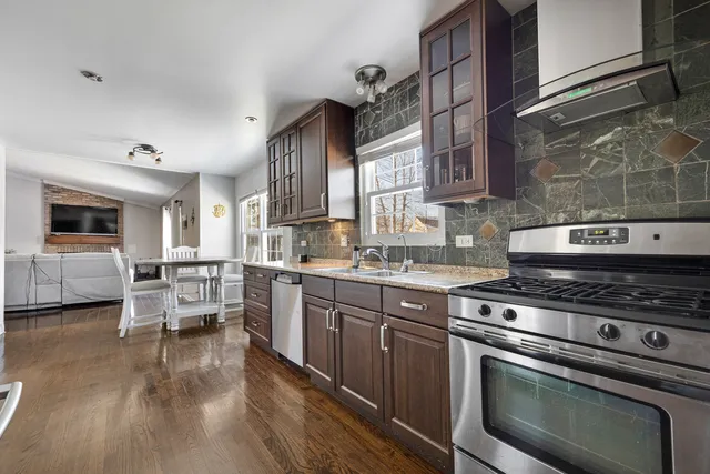 $499,000 | 1300 Chatsworth Lane, Hoffman Estates, IL 60169