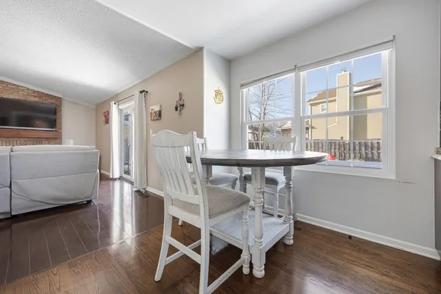 $499,000 | 1300 Chatsworth Lane, Hoffman Estates, IL 60169