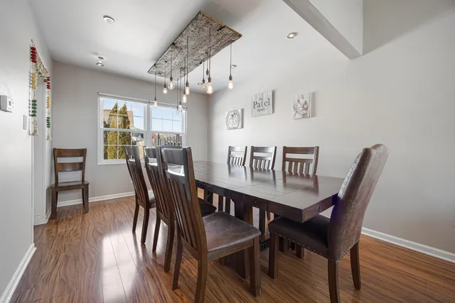 $499,000 | 1300 Chatsworth Lane, Hoffman Estates, IL 60169