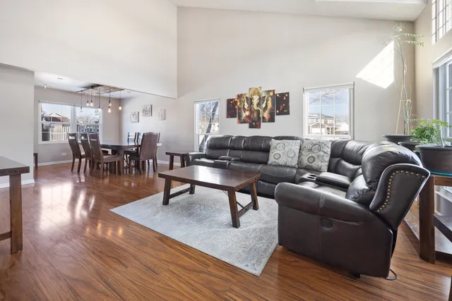 $499,000 | 1300 Chatsworth Lane, Hoffman Estates, IL 60169